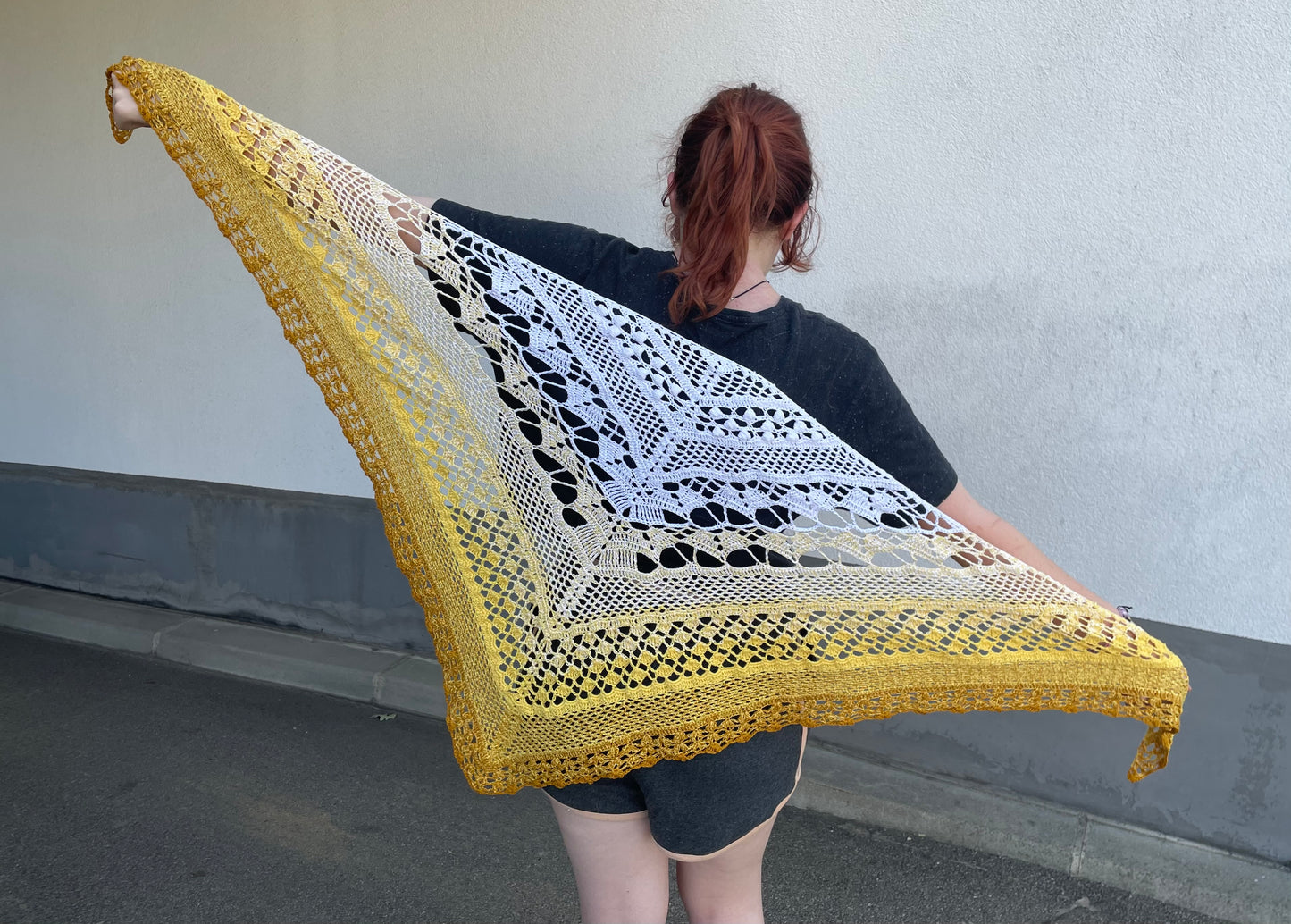 Häkelanleitung Tuch Fluss der Seelen auf Deutsch und Englisch